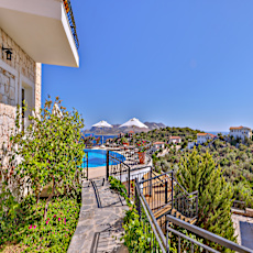 Hill House (Adults Only +14)